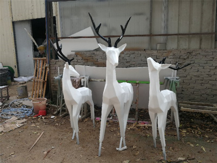 YY10-52菱形玻璃钢鹿群组合雕塑