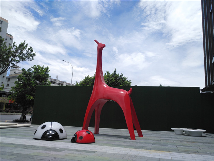 YY10-18巨型抽象鹿雕塑
