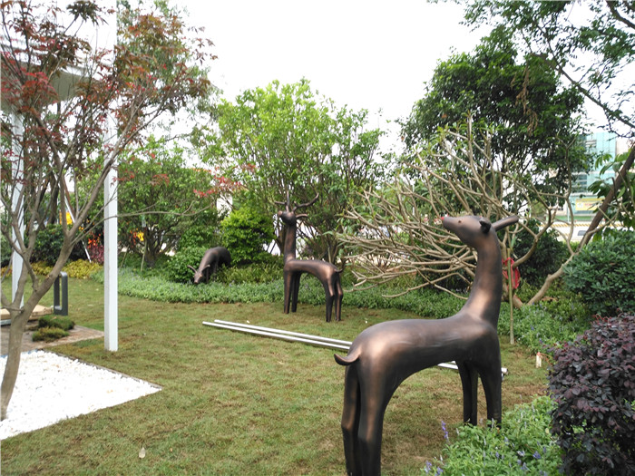 YY10-02抽象鹿群雕塑