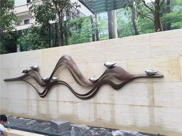 YY11-27不锈钢景墙雕塑