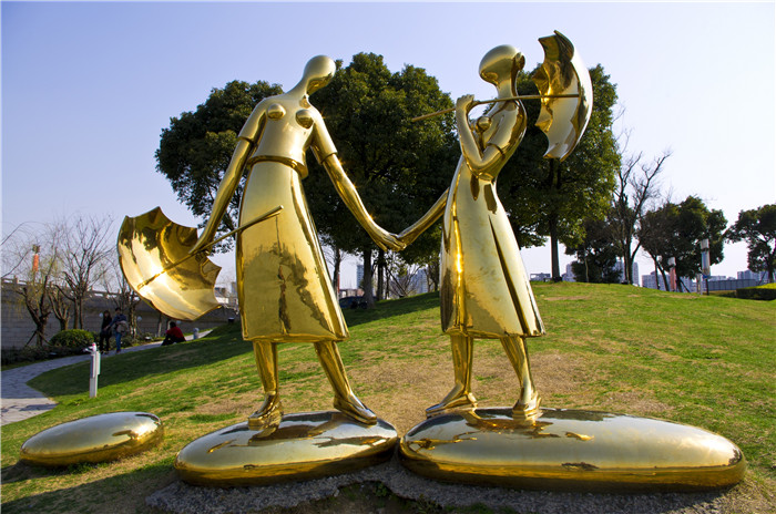 YY11-28不锈钢电镀人物雕塑组合