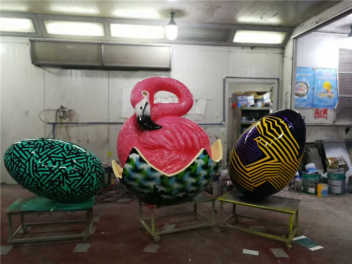 YY10-41破蛋而生雕塑