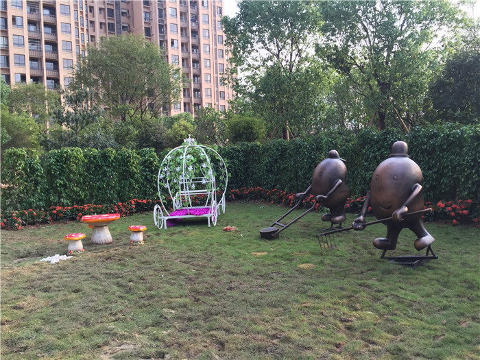 YY10-08玻璃钢劳作小人雕塑