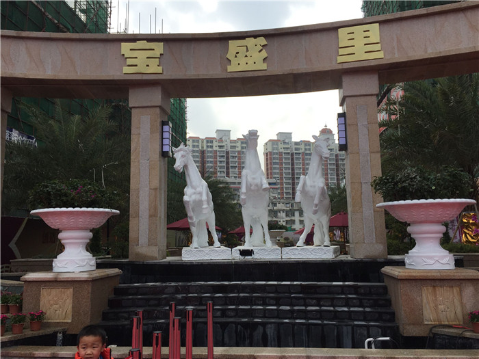 YY10-24玻璃钢马群雕塑